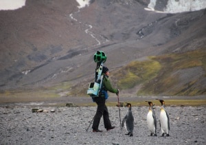 Operatore di Street View esplora la Georgia del Sud con il trekker  (Photo courtesy of Lindblad Expeditions)