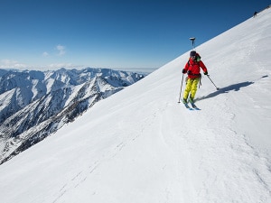 Kit DesLauriers durante le misurazioni in Alaska (Photo Andy Bardon courtesy of National Geographic)