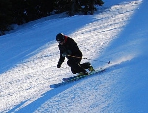 800px-Telemark_position_skiing_apex-300x229.jpg