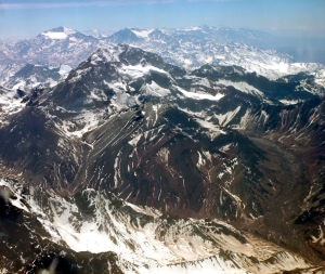 Aconcagua (Photo Mario Roberto Duran Ortiz courtesy of Wikimedia Commons)