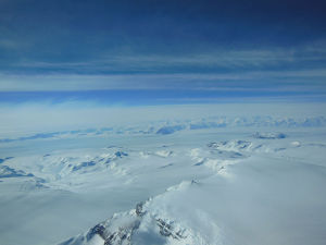 A_view_of_Antarctica’s_ice_sheet_and_mountains.jpeg-300x225.jpg