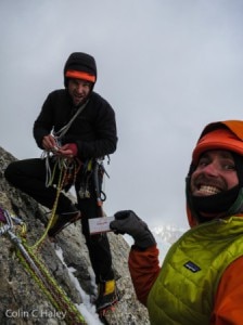 Rob Smith e Colin Haley in cima all'Aguja Antipasto (Photo www.colinhaley.com)