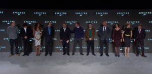 Il cast di Spectre. Al centro il regista Sam Mendes e Daniel Craig, l'attore che interpreterà James Bond (Photo courtesy of London’s Pinewood Studios)
