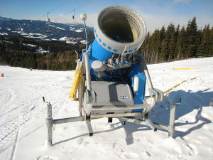 640px-Snow_cannon-front-300x225.jpg