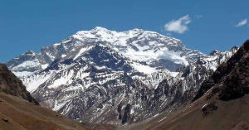 Aconcagua-Mario-Roberto-Duran-Ortiz-wikipedia-commons-300x225.jpg