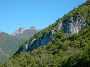 Falesia-di-Galbiate-Photo-courtesy-larioclimb.it_-300x225.jpg
