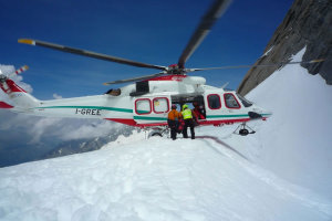 Valanga-al-Monte-Bianco-foto-archivio-www.soccorsoalpinovaldostano.it_-300x200.jpg