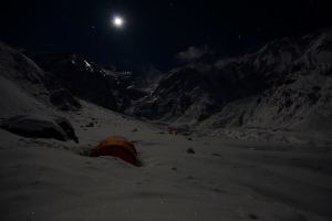 Notte-al-Nanga-Parbat-photo-Alex-Txikon-facebook-300x200.jpg