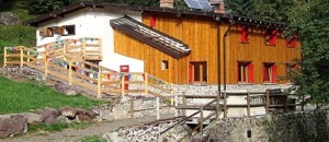 Il-rifugio-Alpe-Corta-photo-www.rifugi.lombardia.it_-300x130.jpg