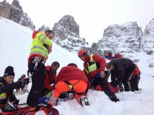 Vigili-del-fuoco-al-lavoro-dopo-la-slavina-in-Val-Fonda-ANSA-300x225.jpg