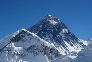 Photo of Everest, estesi i permessi 2014 per oltre 300 scalatori