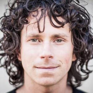 Colin-Haley-photo-Photo-courtesy-of-Mikey-Schaefer-pagina-facebook-Colin-Haley-300x300.jpg