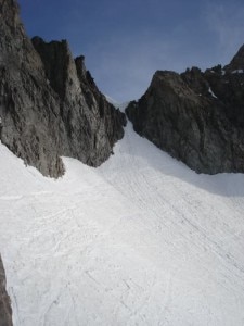 Il-luogo-della-valanga-al-Col-Emile-Pic-photo-www.ledauphine.com_-225x300.jpg
