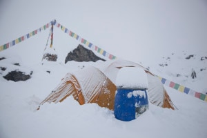 Neve-al-campo-base-photo-Carlos-Soria-Bbva-expedition-300x200.jpg
