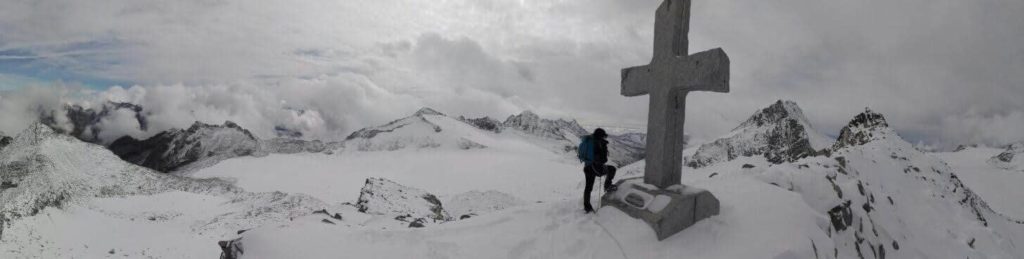 Cresta Croce sul gruppo Adamello. Foto @ Claire Pirlo