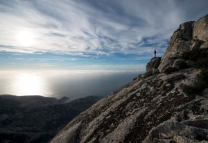 Da-sotto-la-cima.-In-lontananza-la-Corsica-300x206.jpg