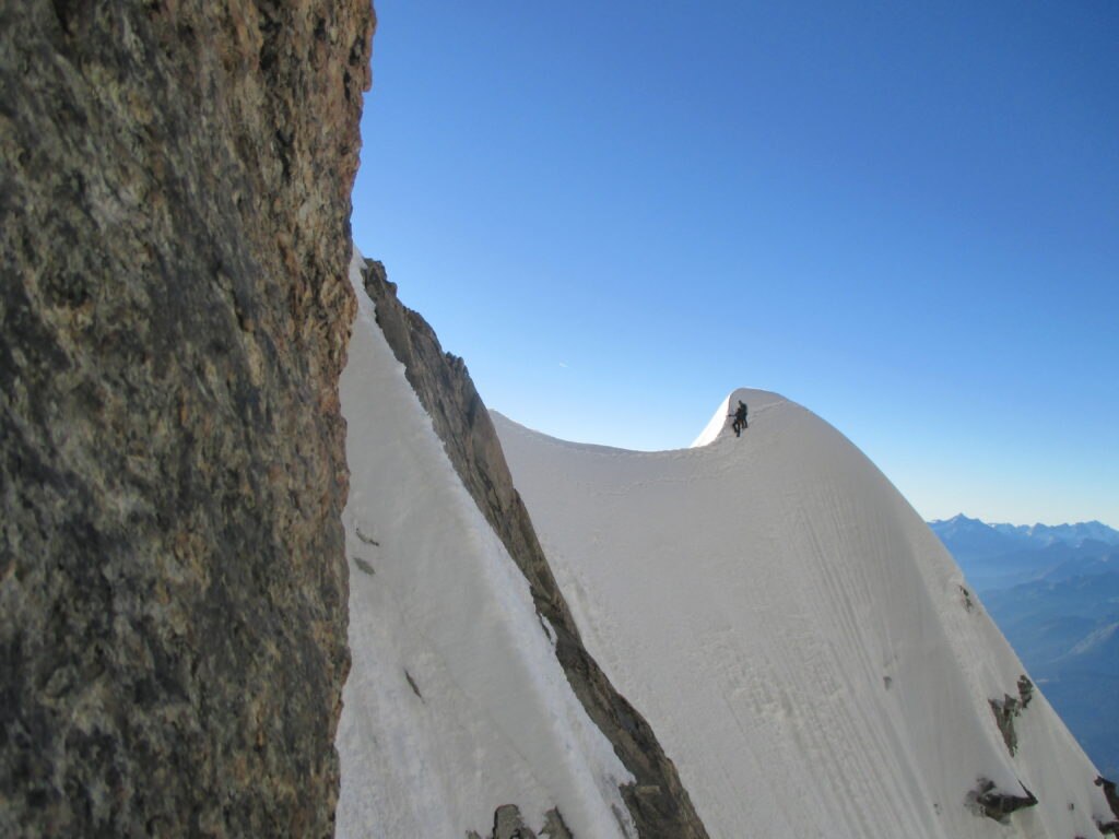 Alba sulla cresta Kuffner al Mont Maudit. Foto @ Valgrisan