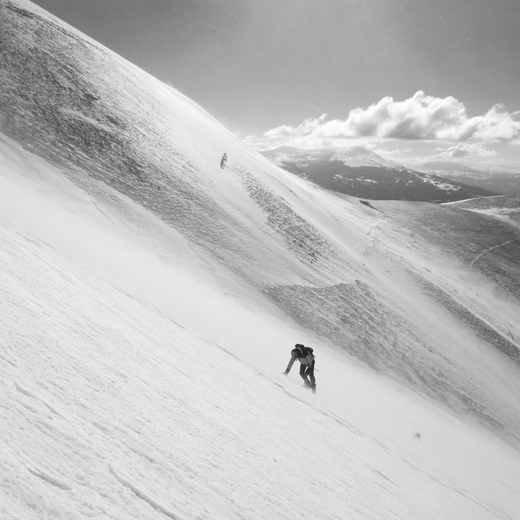 Salita "ventosa" nei Sibillini, inverno 2019. Foto @ Diego Brizzi