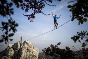 Slackline-ANSA-EPA-2a1223208e228b1c71f3272a781c34cd-300x200.jpg