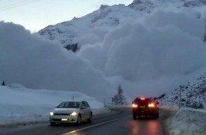 Photo of Valanga in Svizzera: terrore sulla strada per Zermatt