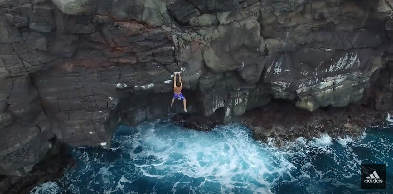 Photo of [:it]Kevin Jorgeson trying Deep Water Soloing | Hawaii | [:]