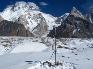 La stazione meteorologica installata da Ev-K2-CNR a Concordia, 4,700 m asl sul ghiacciaio del Baltoro 