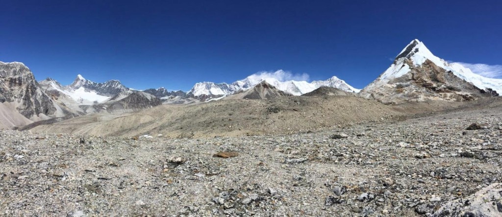 Da sinistra a destra: Ama Dablam, Nuptse, Everest, Lothse, Baruntse ed una cima intorno ai 6700mt. Photo courtesy SMAM Facebook Page