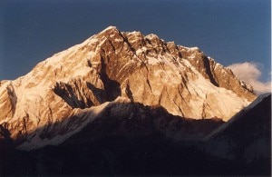 La parete sud del Nuptse. Photo Wikimedia common