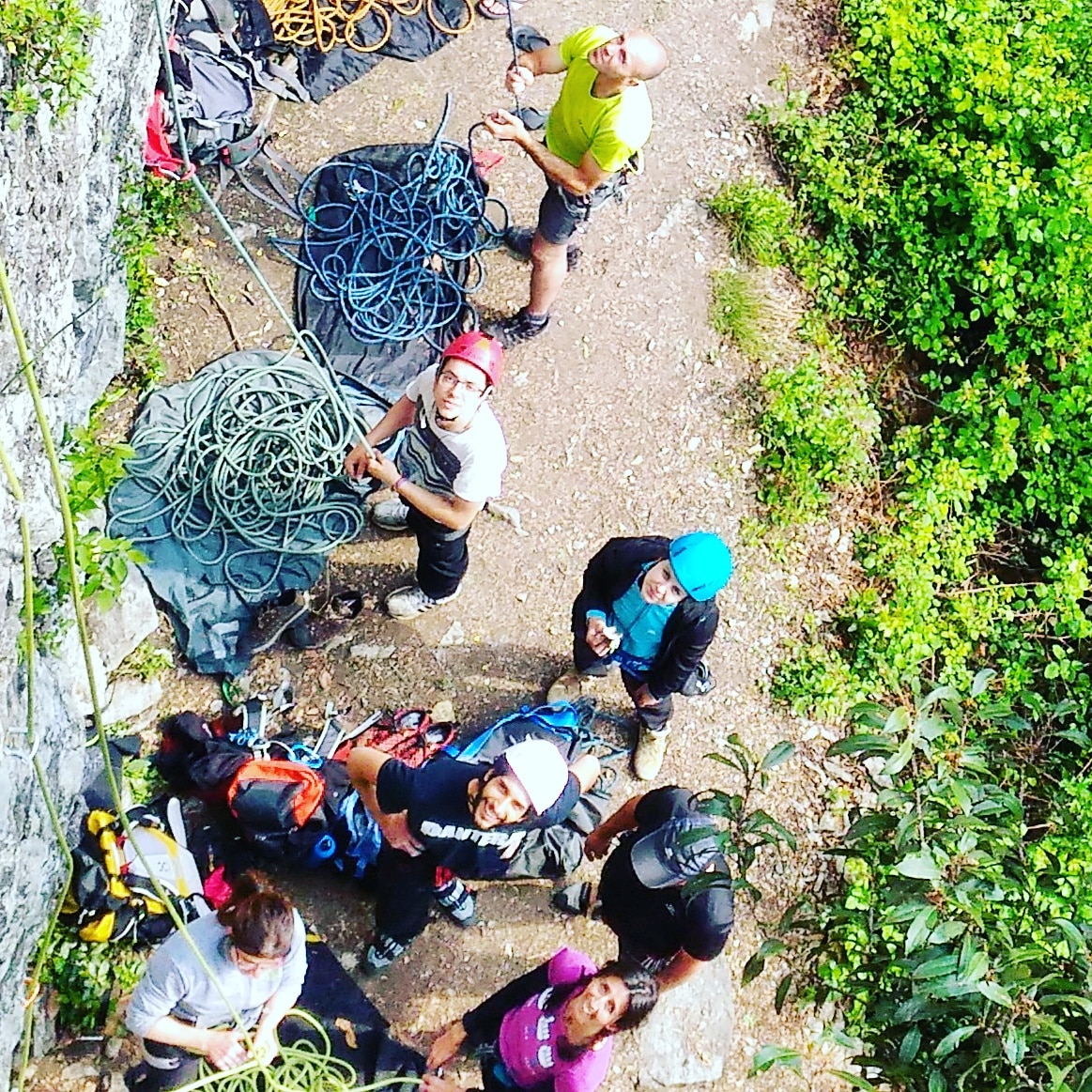 "Arrampicata plaisir alla falesia del Sasso Ballaro, Leggiuno, sul Lago Maggiore (ph. L. Scandroglio)".