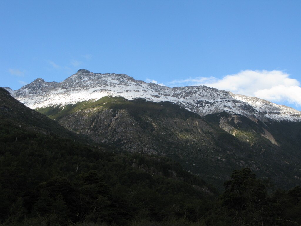 le montagne circostanti il ghiacciaio Exploradores