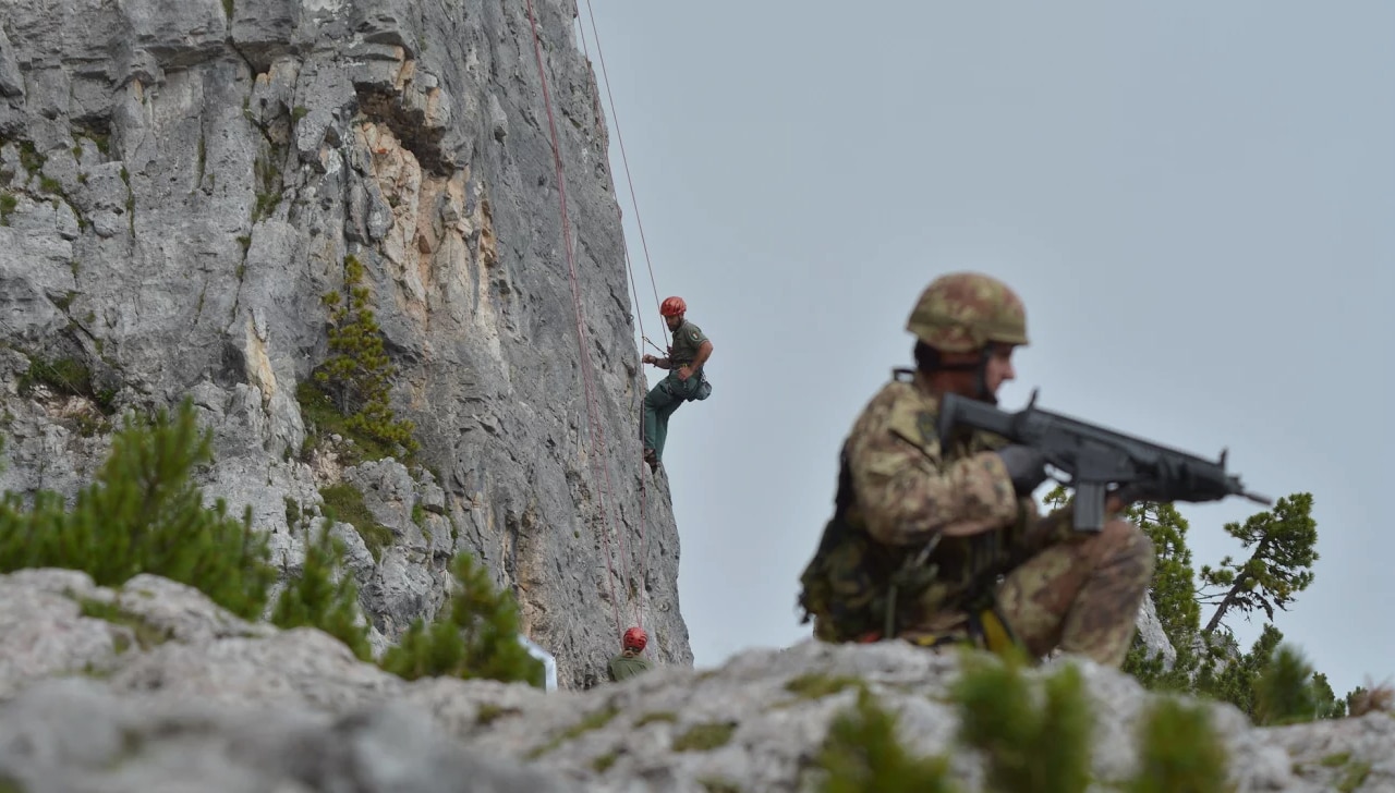 Photo of Esercitazione alpinistica militare sulle dolomiti ampezzane