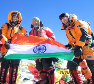 Il vetta all'Everest. Photo courtesy Nungshi e Tashi Malik