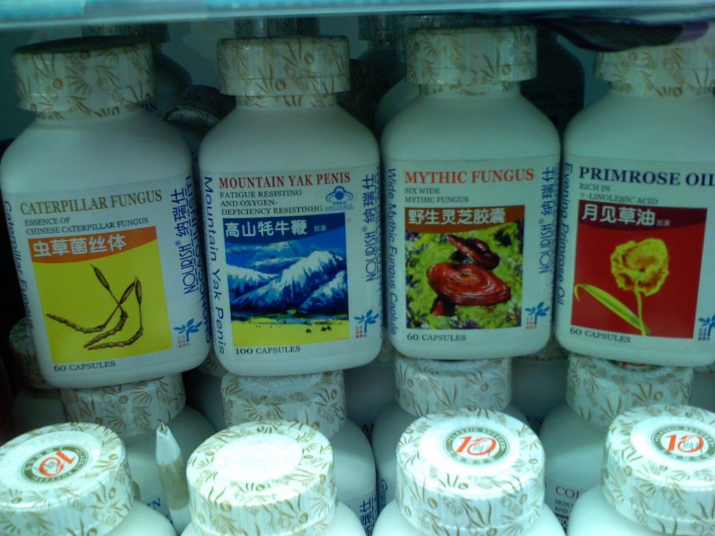 Afrodisiaci naturali in un mercato cinese. Foto @ wikimedia commons