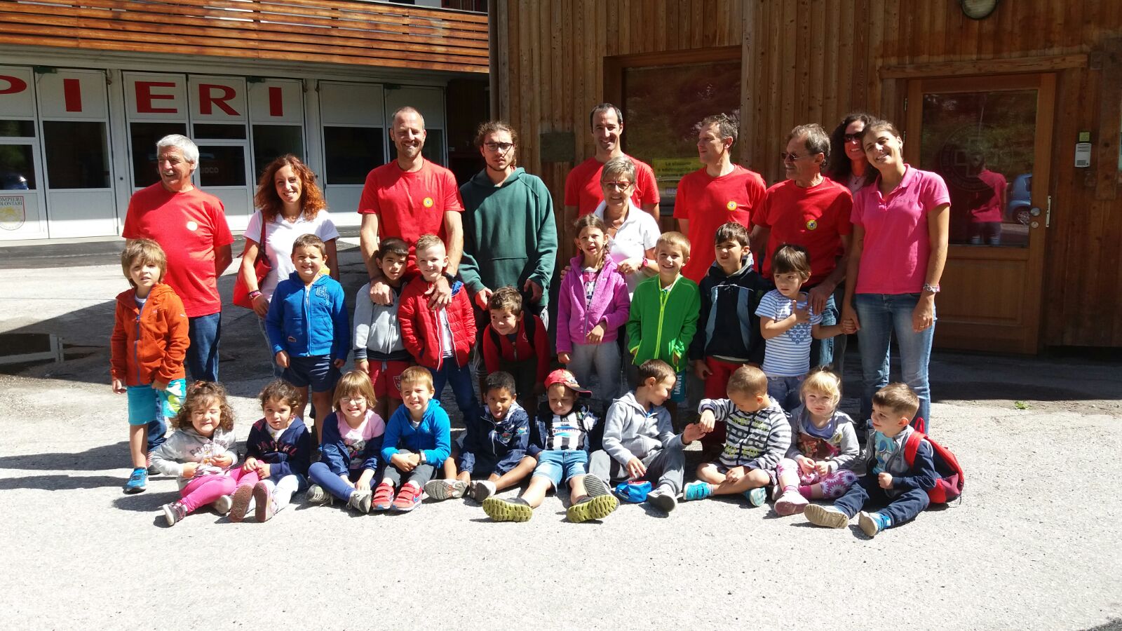 Photo of I bimbi dell’asilo a lezione di sicurezza in montagna