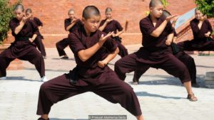 Le monache si allenano tutti i giorni nella pratica del Kung-Fu. (Credit: Prakash Mathema/Getty)
