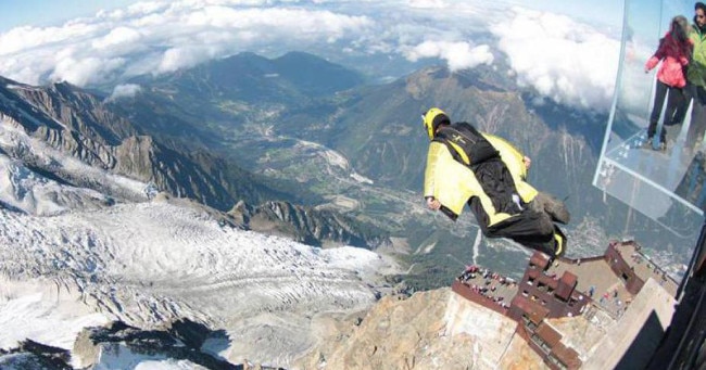 Photo of Chamonix, la capitale mondiale del BASE jumping, dice basta