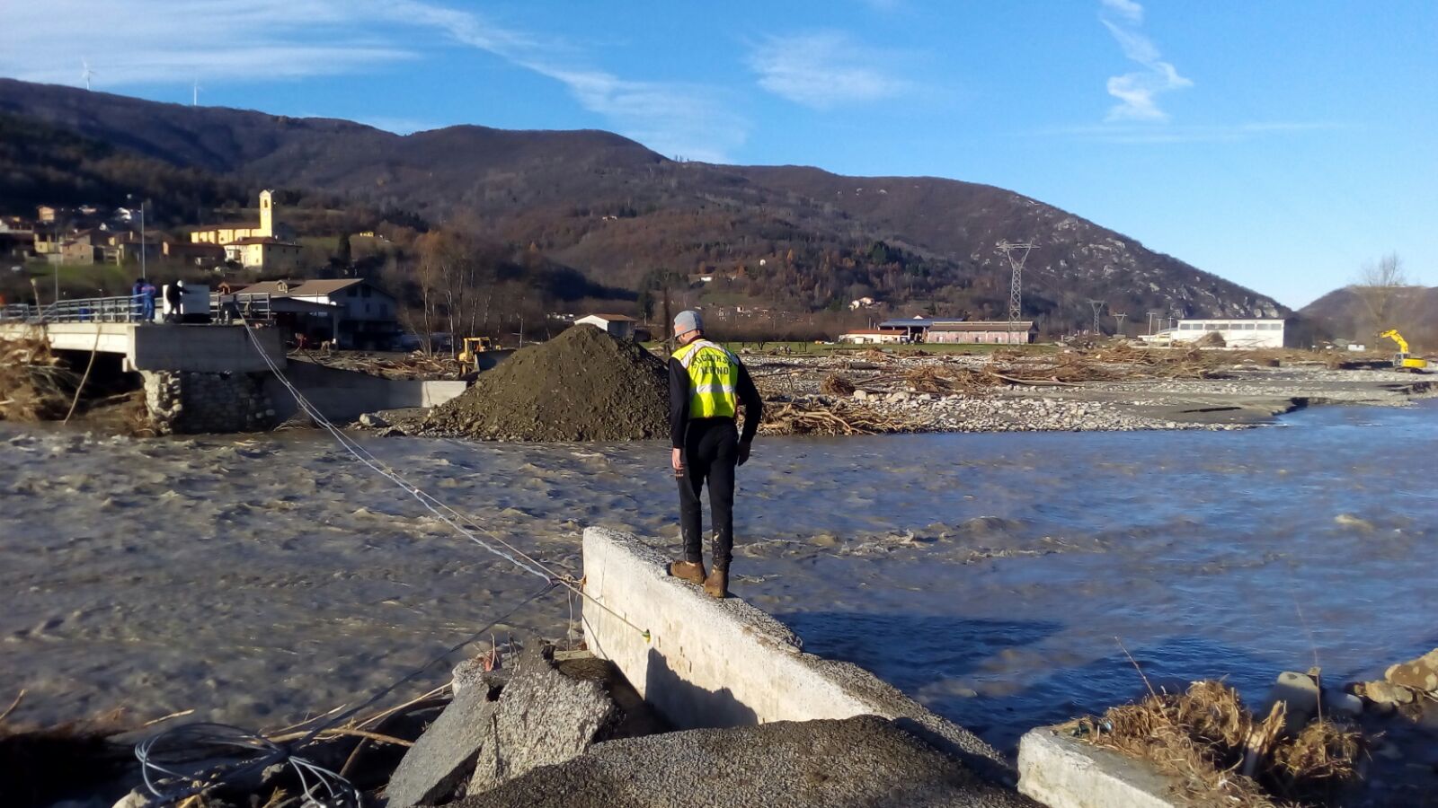 Photo of Grande lavoro del Soccorso Alpino e Speleologico in Val Tanaro per aiutare la popolazione colpita dalle alluvioni