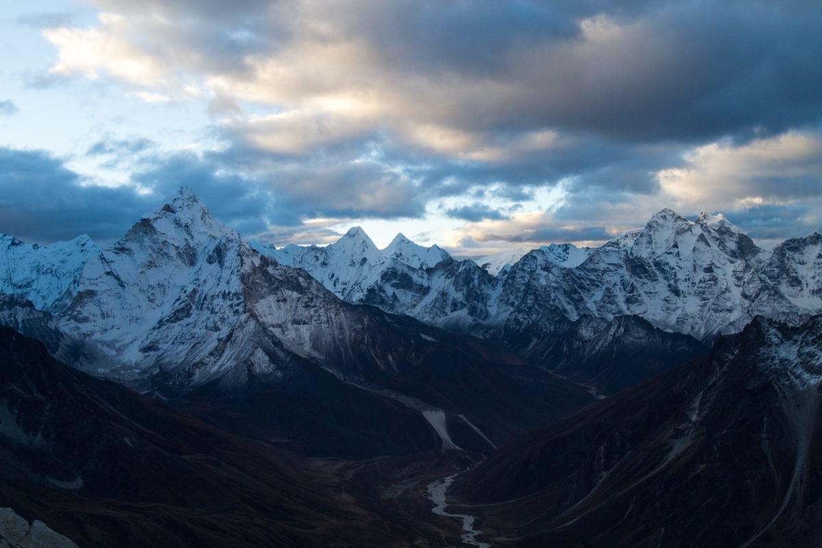 Morning arrives in the Himalaya. View from high up on Lobuche. Photo by Didrik Johnck.