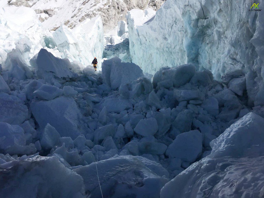 Photo @ Alex Txikon