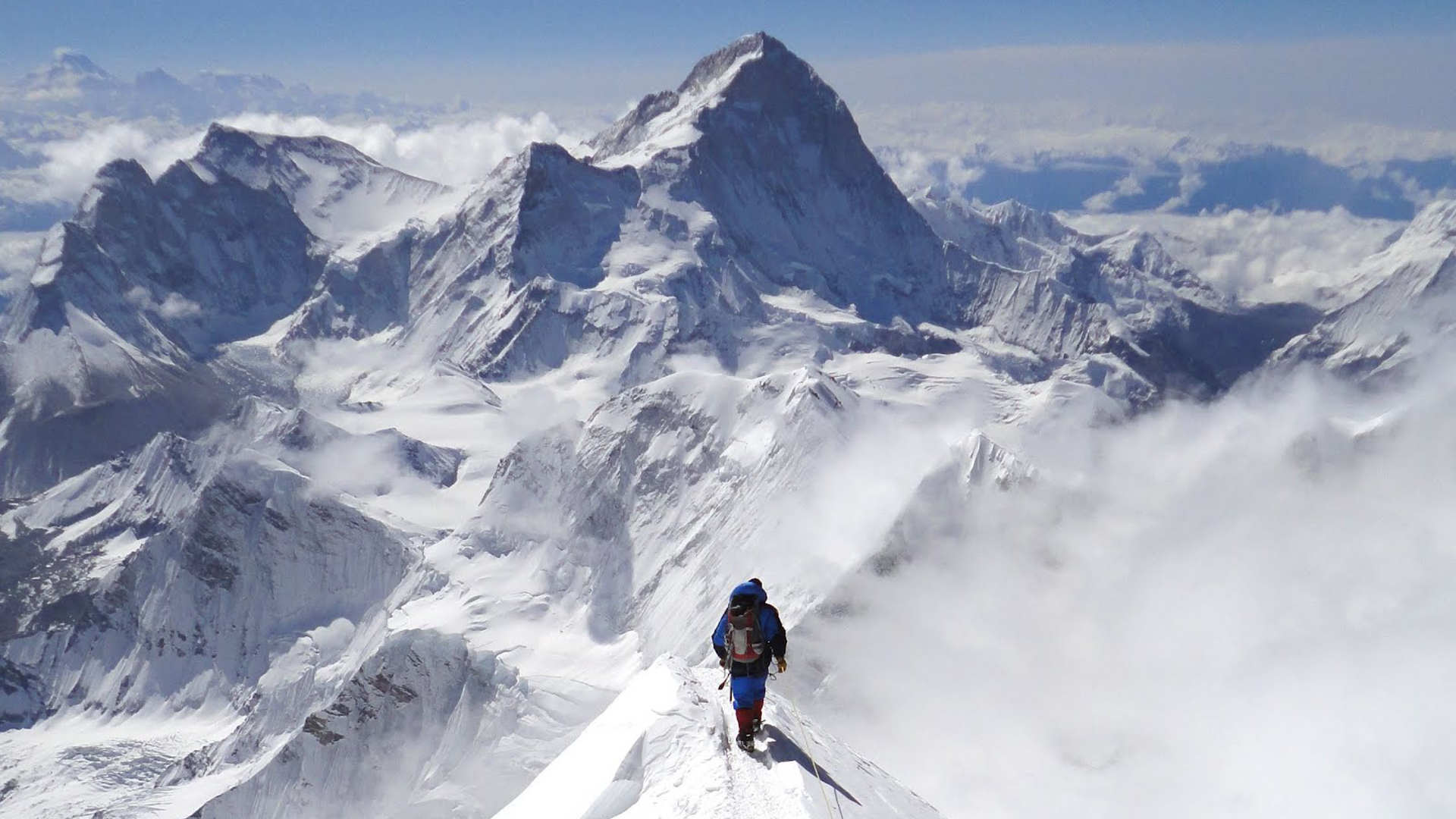 Cresta terminate dell’Everest, sullo sfondo il Makalu