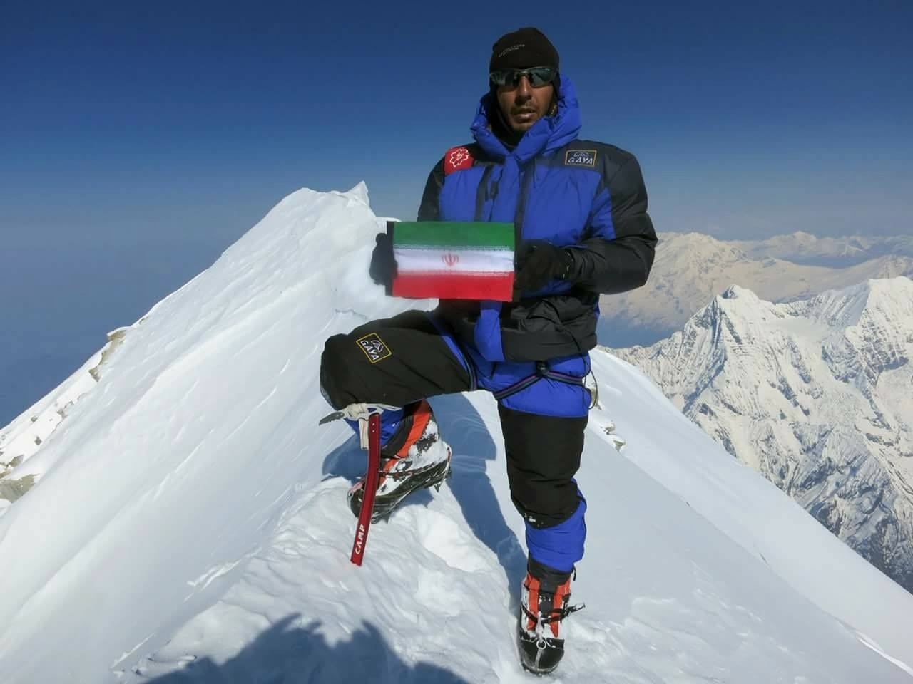 Photo of Azim Geychisaz con il Lhotse completa tutti gli 8000 senza ossigeno