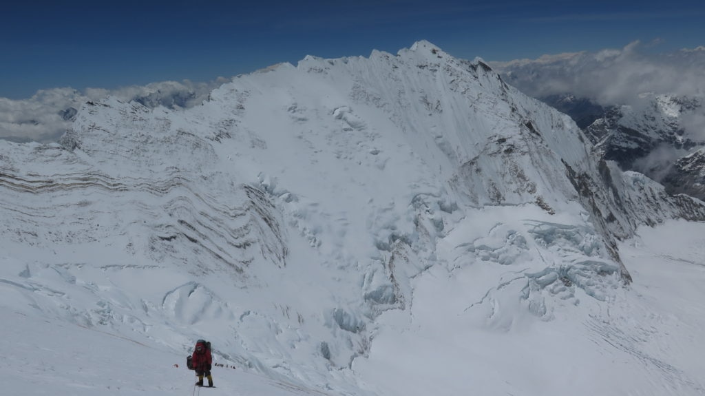 La parete del Nuptse, vista salendo al campo 4 dell