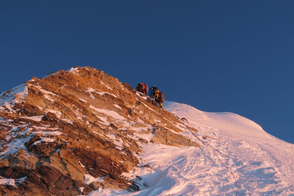 Una magica alba, verso l'antecima sud
