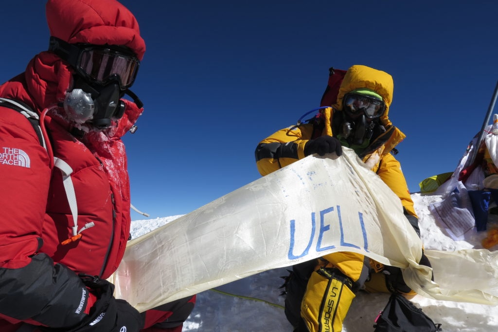 Un ricordo a Ueli lasciato sulla cima dell'Everest, il 20 maggio
