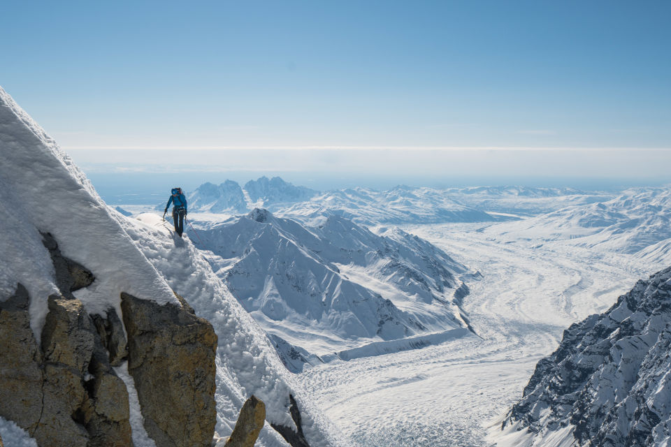 Photo of Gauntlet Ridge per Roskelley e Helander sull’impervio Monte Huntington in Alaska