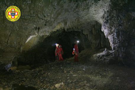 Una grotta calabrese ispezionata dagli speleologi del Soccorso Alpino Calabria.