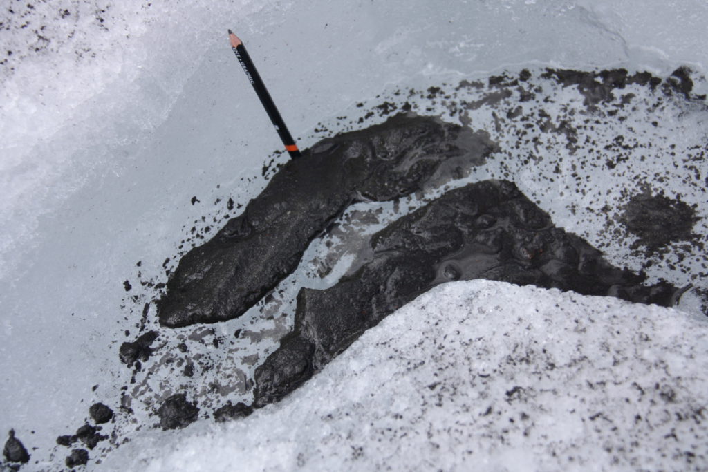 La matita evidenzia le proporzioni di questi piccoli depositi di sedimenti @ Università Bicocca - dottor Giovanni Baccolo