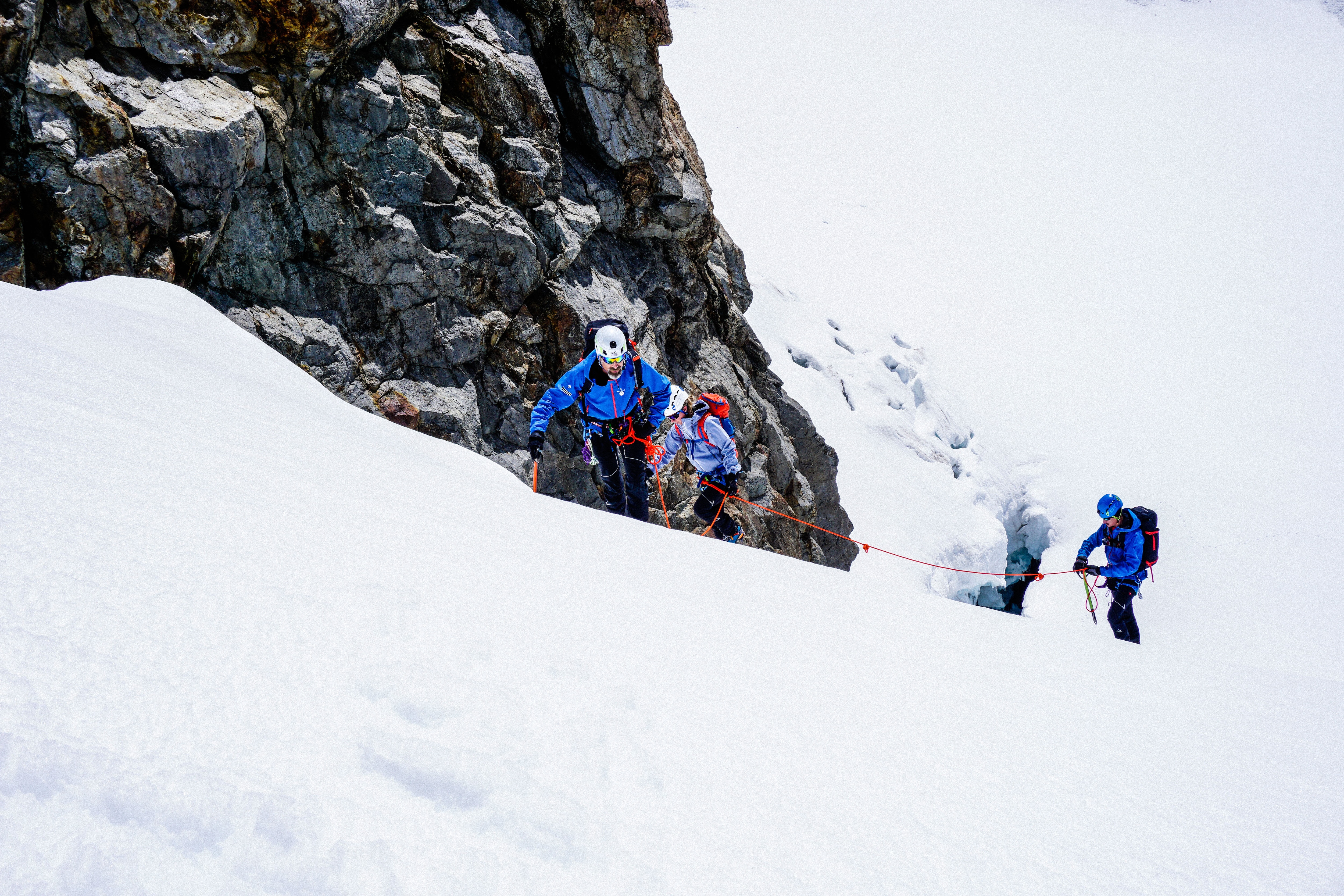 Photo of La salita e la progressione – Video tutorial alpinismo su ghiacciaio