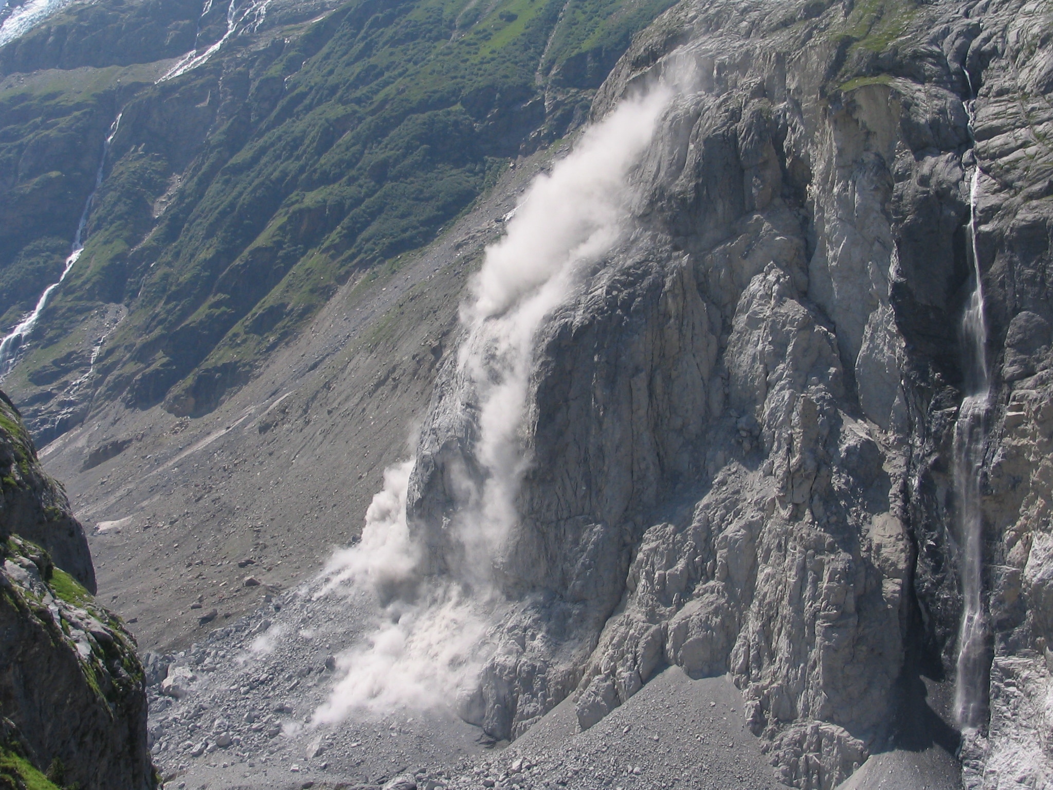 Il crollo del 2006. Foto @ Hadi, via Wikimedia Commons
