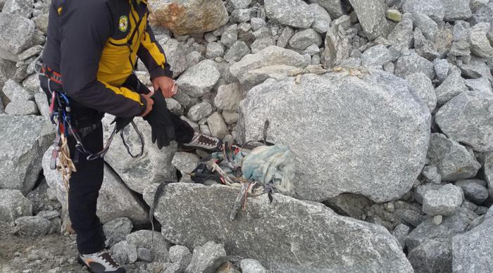 Resti umani su Monte Bianco. Courmayeur (Aosta), 11 agosto 2017.
Photo credit: Soccorso alpino della guardia di finanza di Entreves